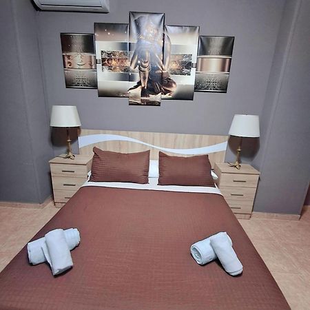 Hostal Dona Maria Valdemoro Esterno foto