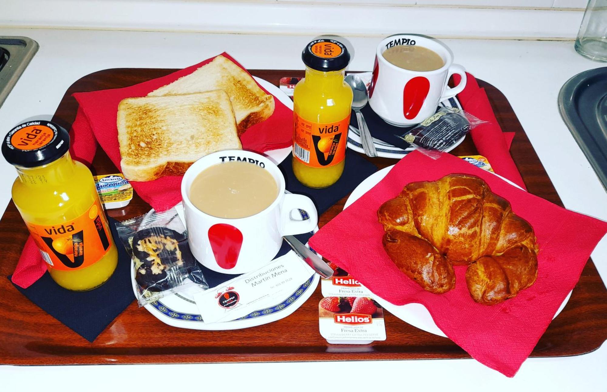Hostal Dona Maria Valdemoro Esterno foto