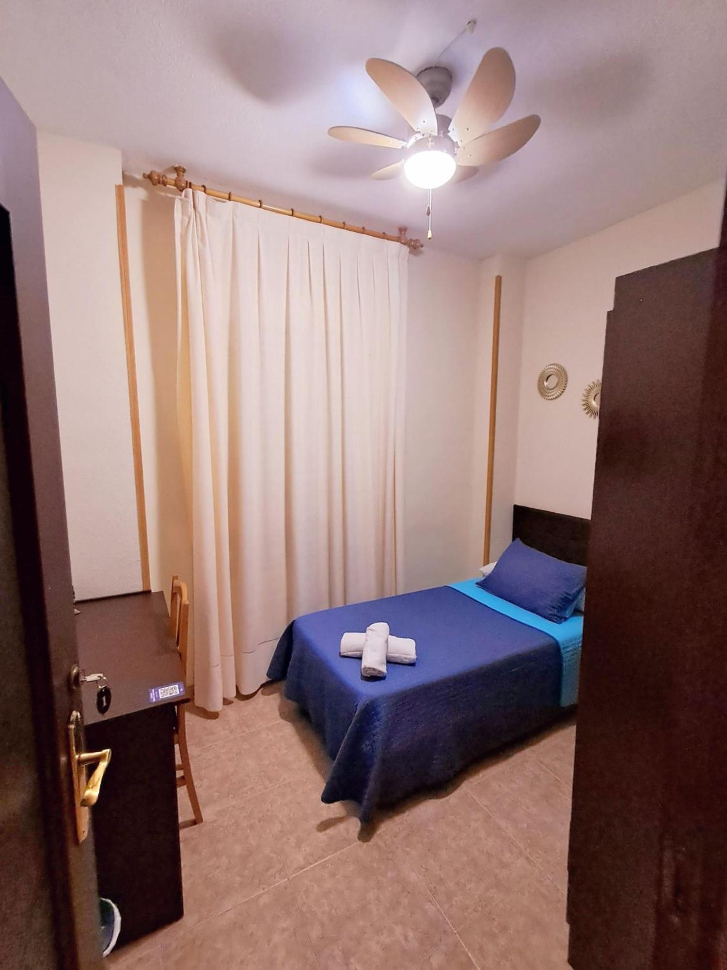 Hostal Dona Maria Valdemoro Esterno foto