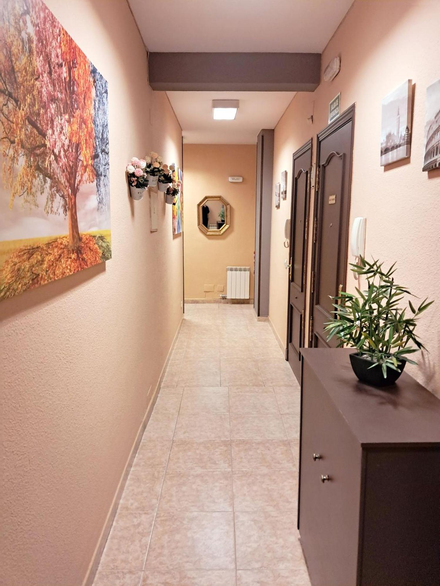 Hostal Dona Maria Valdemoro Esterno foto