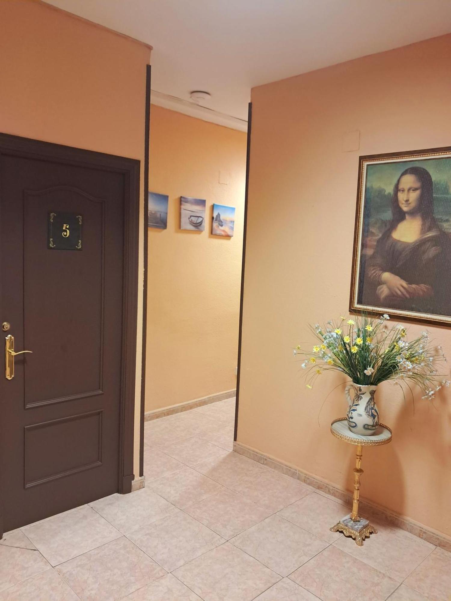 Hostal Dona Maria Valdemoro Esterno foto