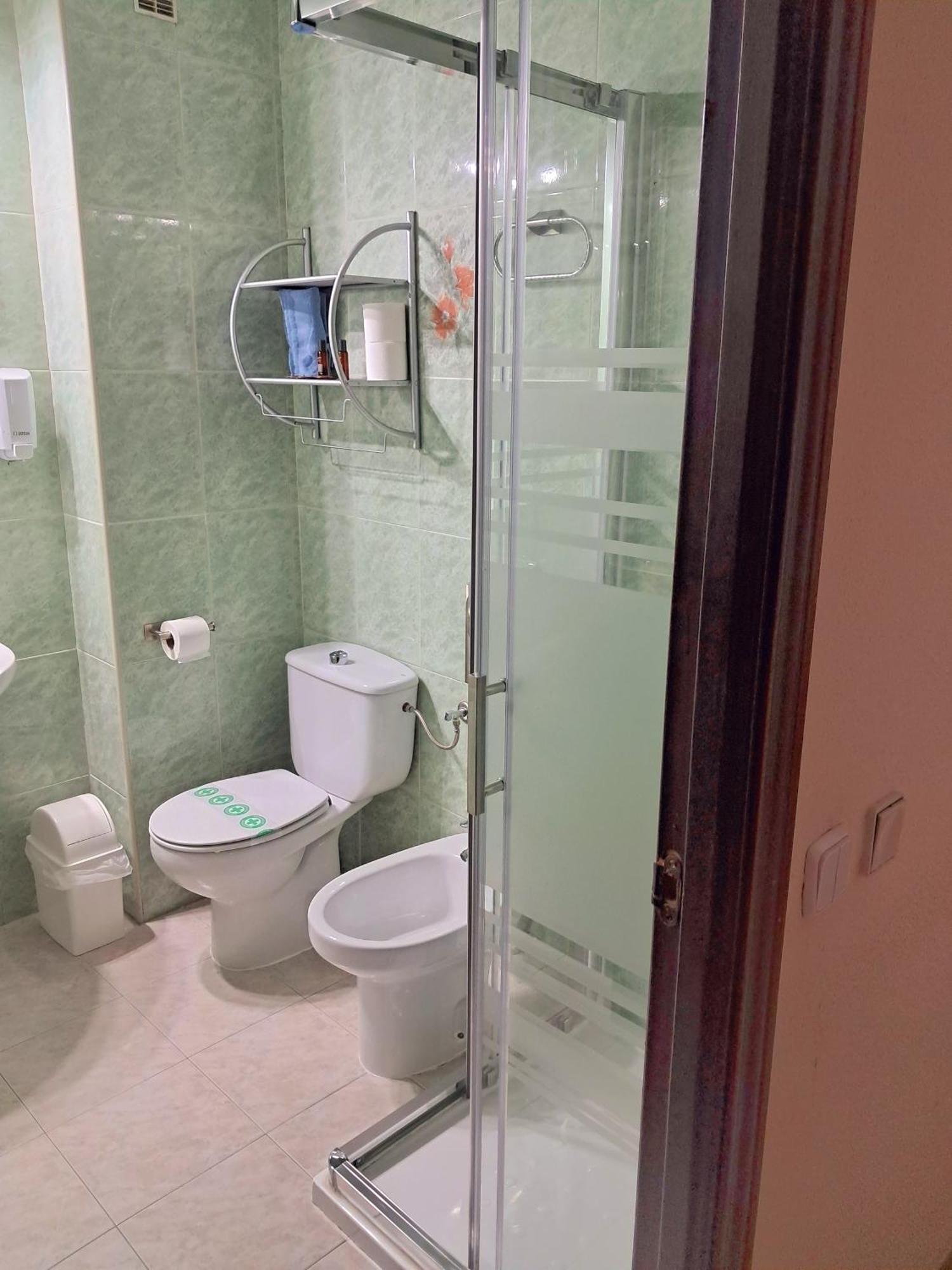 Hostal Dona Maria Valdemoro Esterno foto