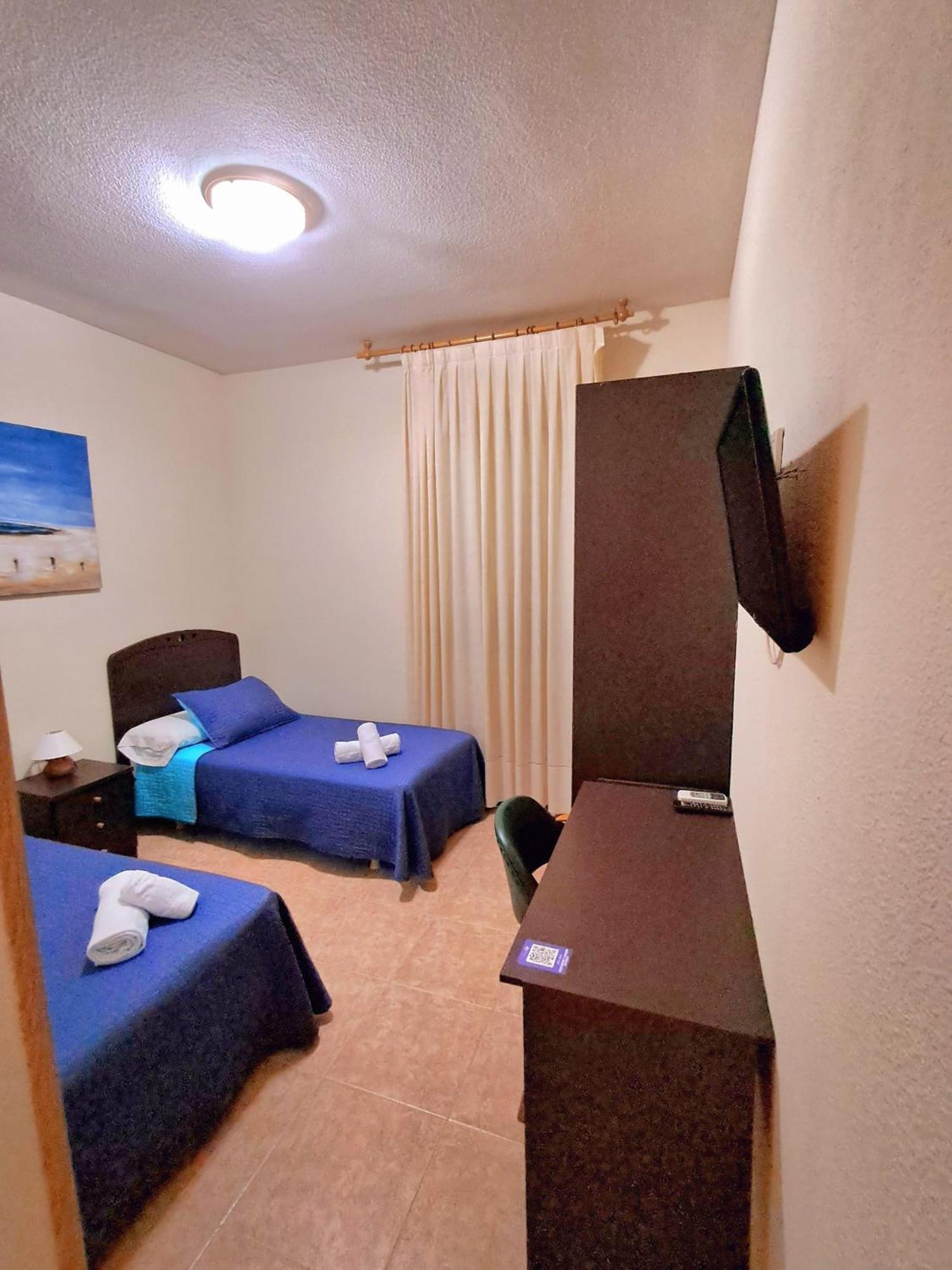 Hostal Dona Maria Valdemoro Esterno foto