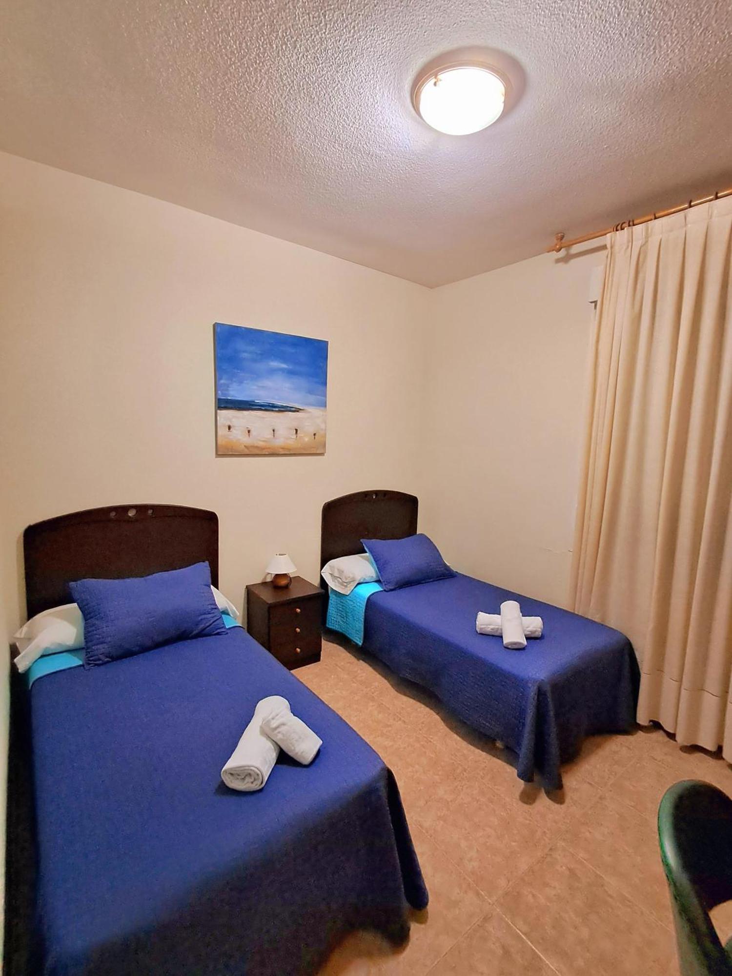 Hostal Dona Maria Valdemoro Esterno foto