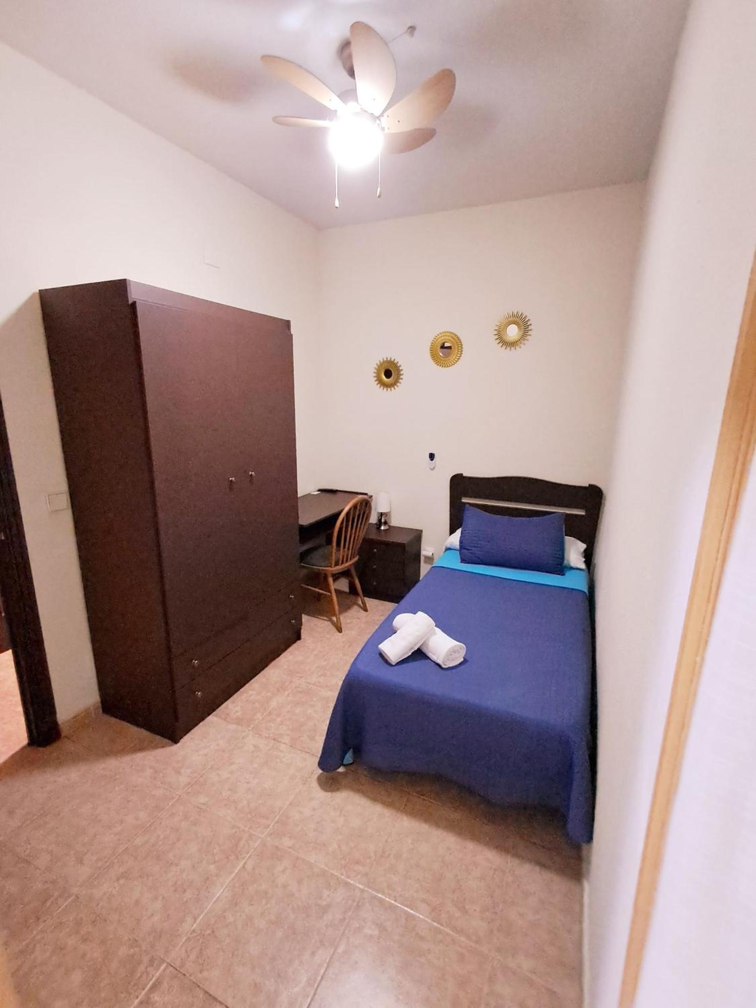 Hostal Dona Maria Valdemoro Esterno foto
