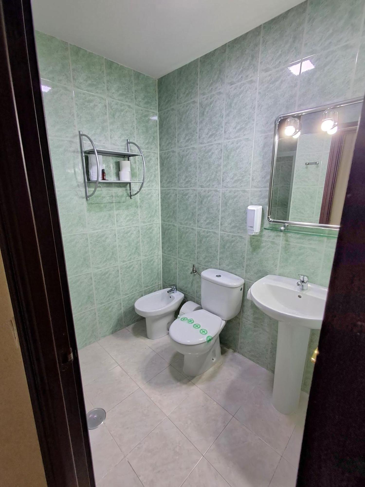 Hostal Dona Maria Valdemoro Esterno foto
