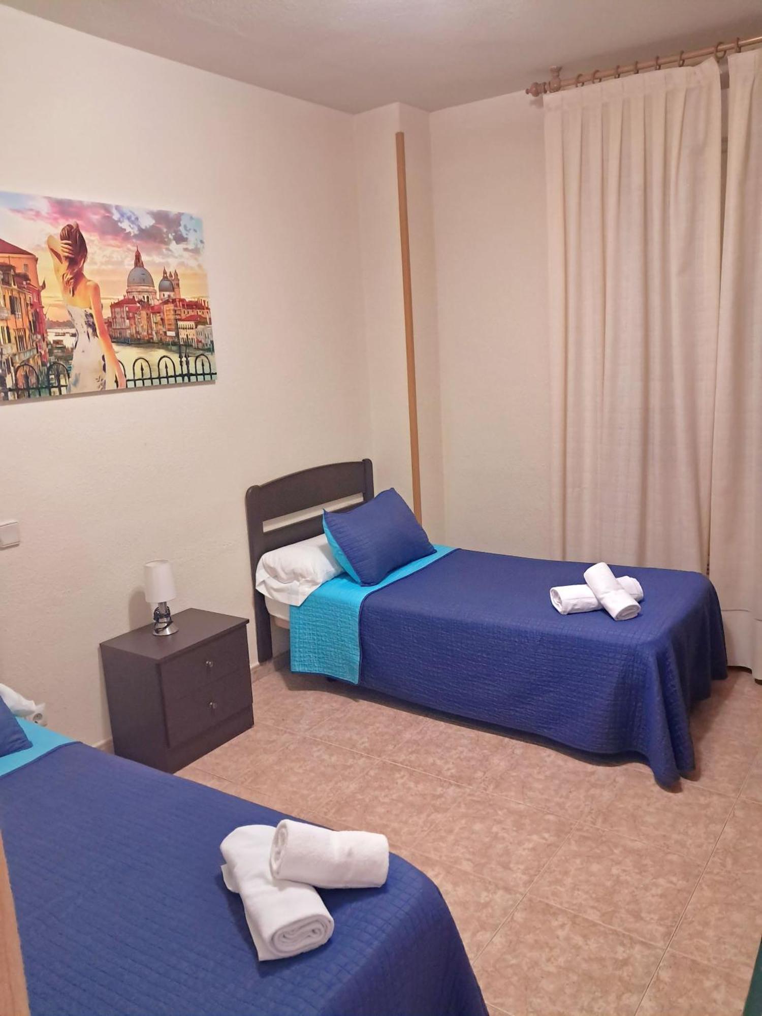 Hostal Dona Maria Valdemoro Esterno foto