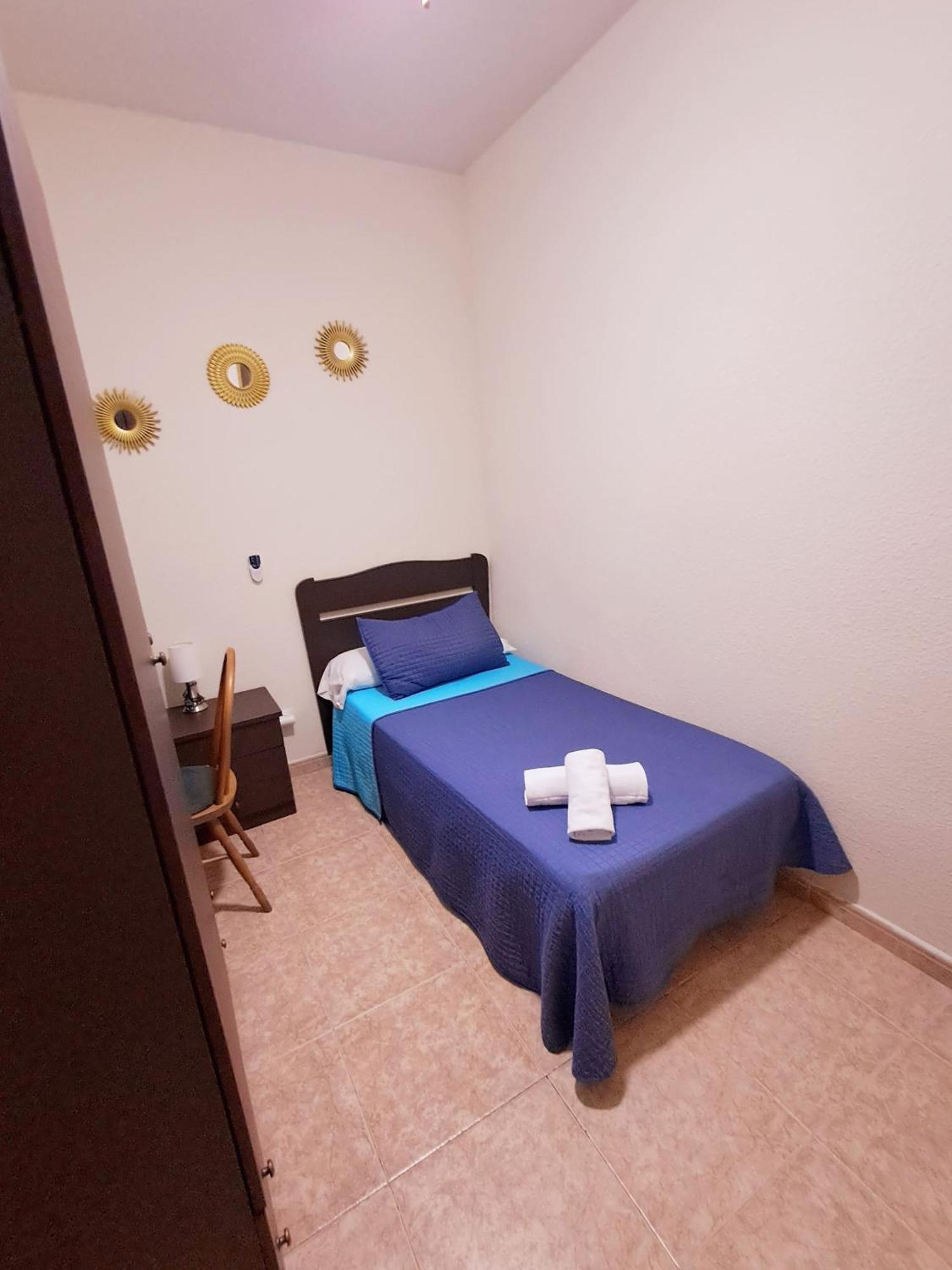 Hostal Dona Maria Valdemoro Esterno foto
