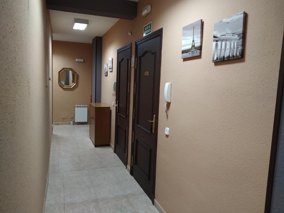 Hostal Dona Maria Valdemoro Esterno foto